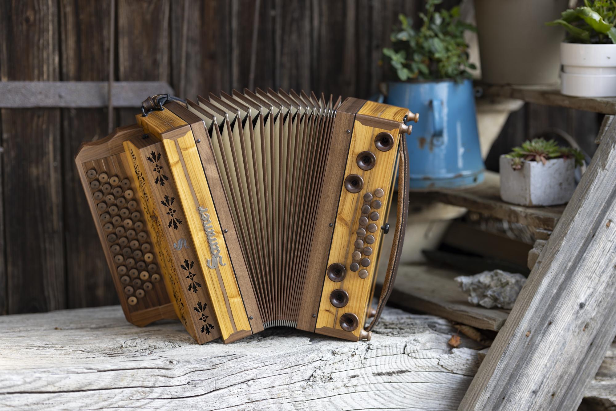 Grand Edelholz Fichte Antik von Sammer Harmonika