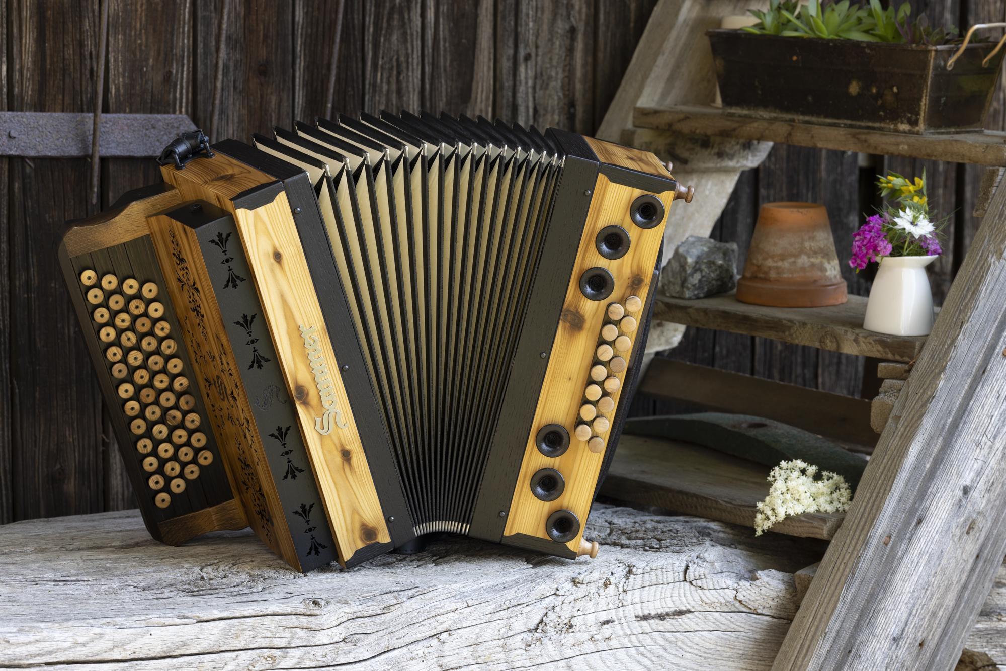 Grand Edelholz Lärche Antik von Sammer Harmonika